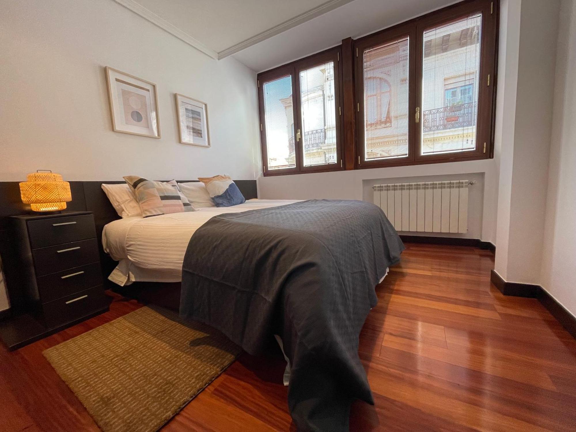 Atuaire Home Vivienda A Luminosa Parking Incluido En Plena Calle Comercial Бургос Экстерьер фото